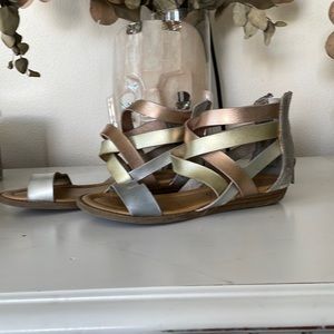 Blowfish Billa little girls sandal. Tri-color metallic.